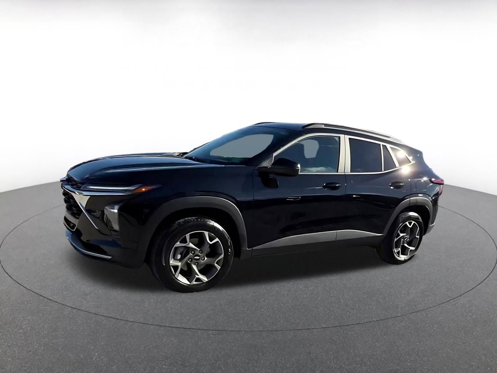 Used 2025 Chevrolet Trax LT w/ LT Convenience Package image 8