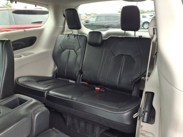 Used 2019 Chrysler Pacifica Limited FWD image 28