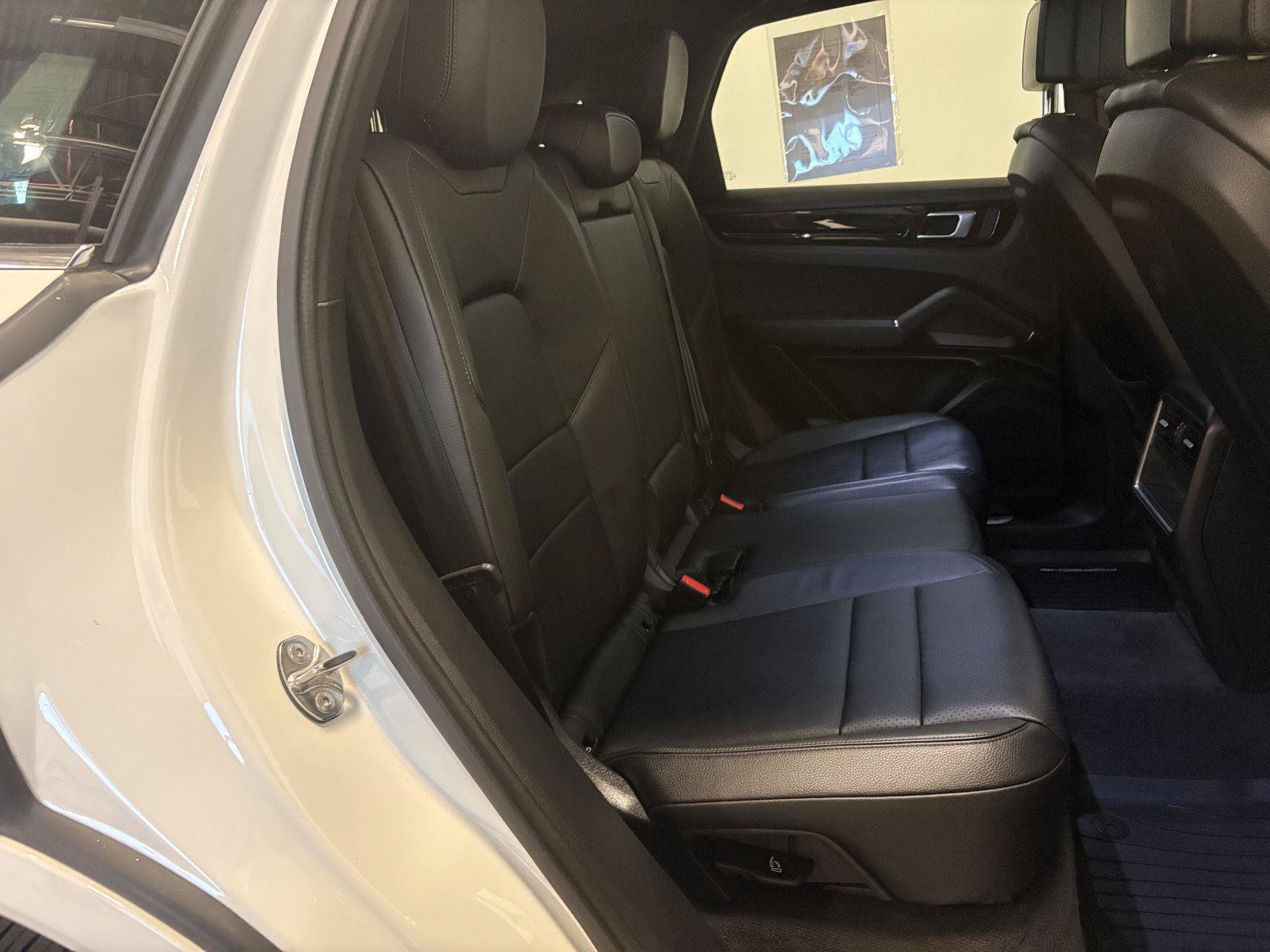 Used 2022 Porsche Cayenne AWD/4WD image 43