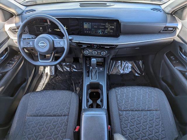 Used 2025 Nissan Kicks SV image 17