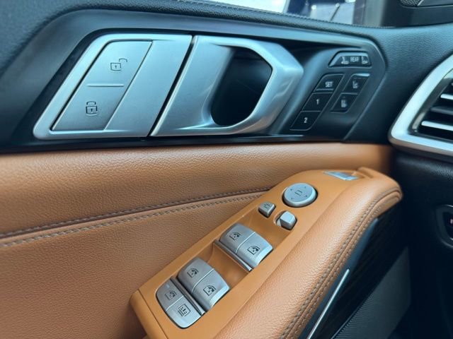 Used 2020 BMW X7 xDrive40i w/ Premium Package AWD/4WD image 28