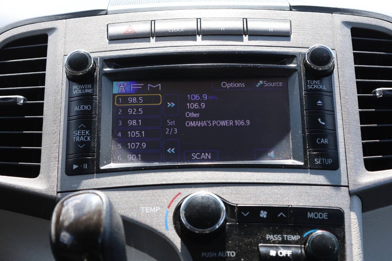 Used 2013 Toyota Venza LE AWD/4WD image 19