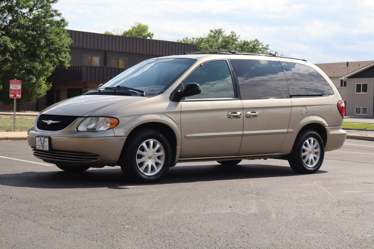Used 2002 Chrysler Town & Country EX FWD image 11