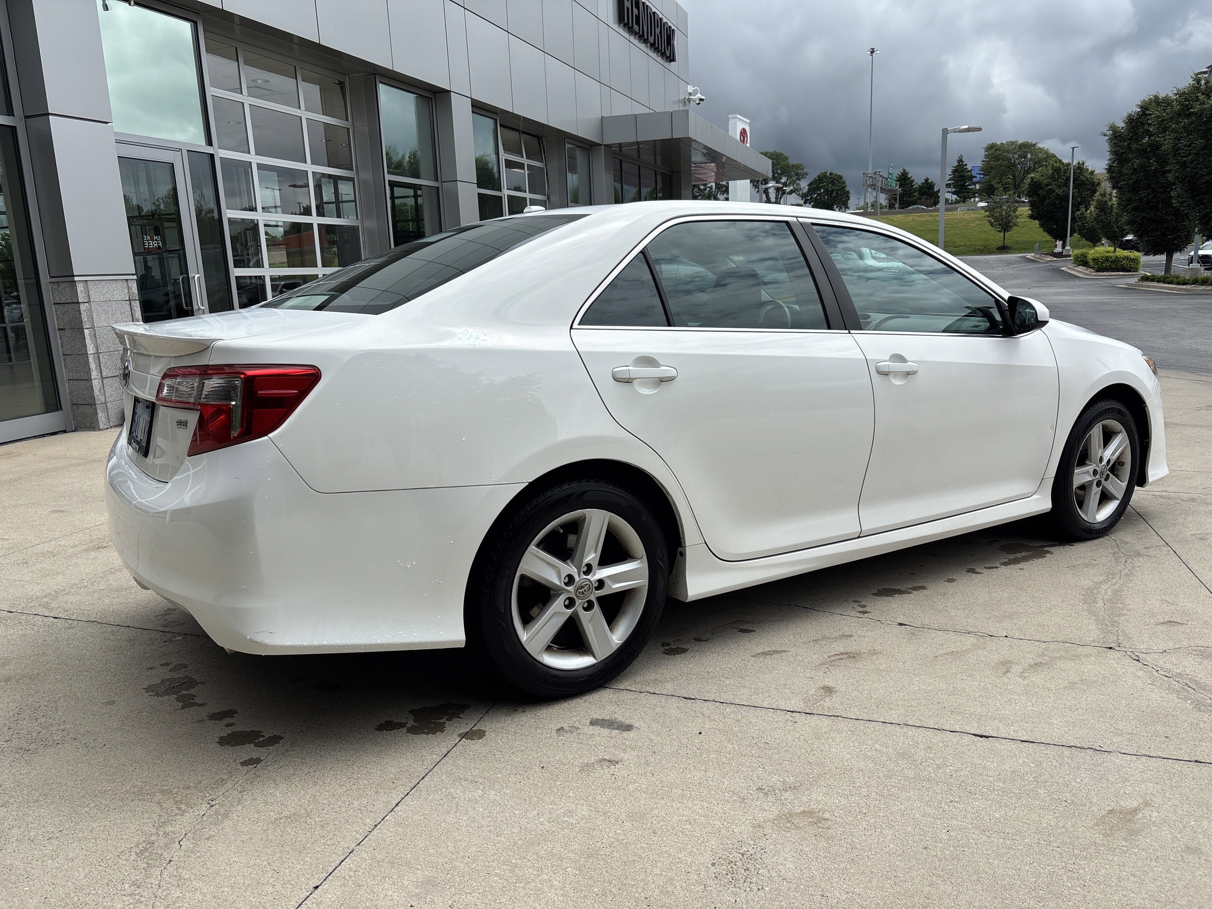 Used 2012 Toyota Camry SE FWD image 6