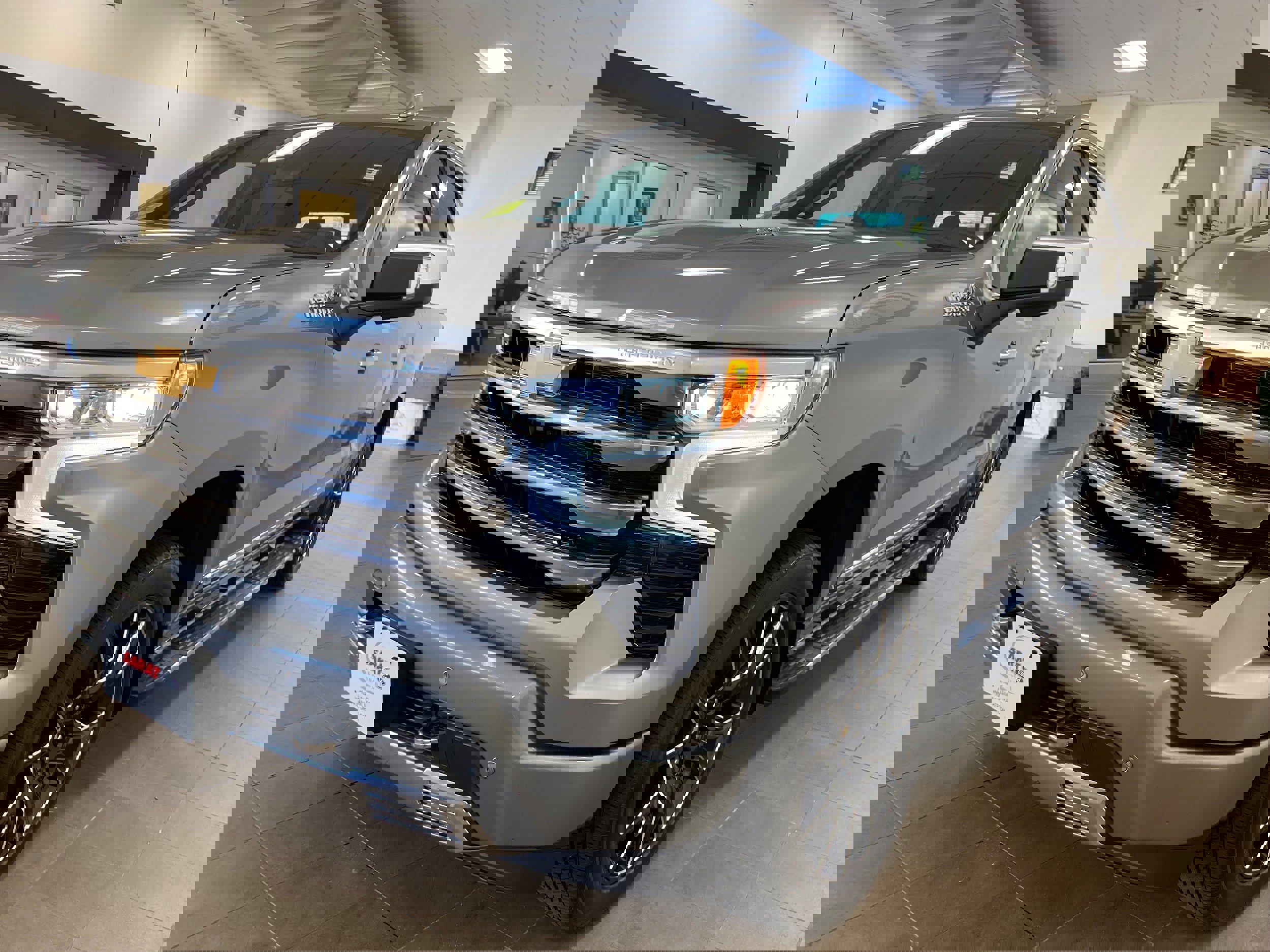 Used 2024 Chevrolet Silverado 1500 High Country w/ Technology Package image 4