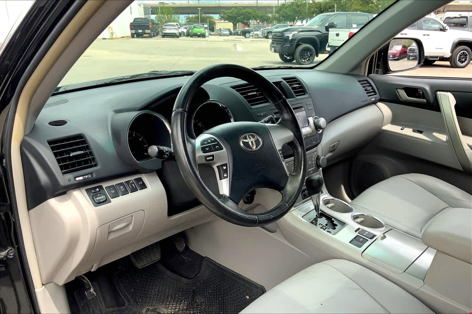 Used 2012 Toyota Highlander SE FWD image 15