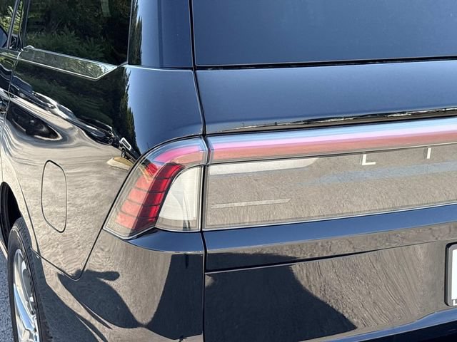 Certified 2025 Lincoln Navigator Reserve AWD/4WD image 11