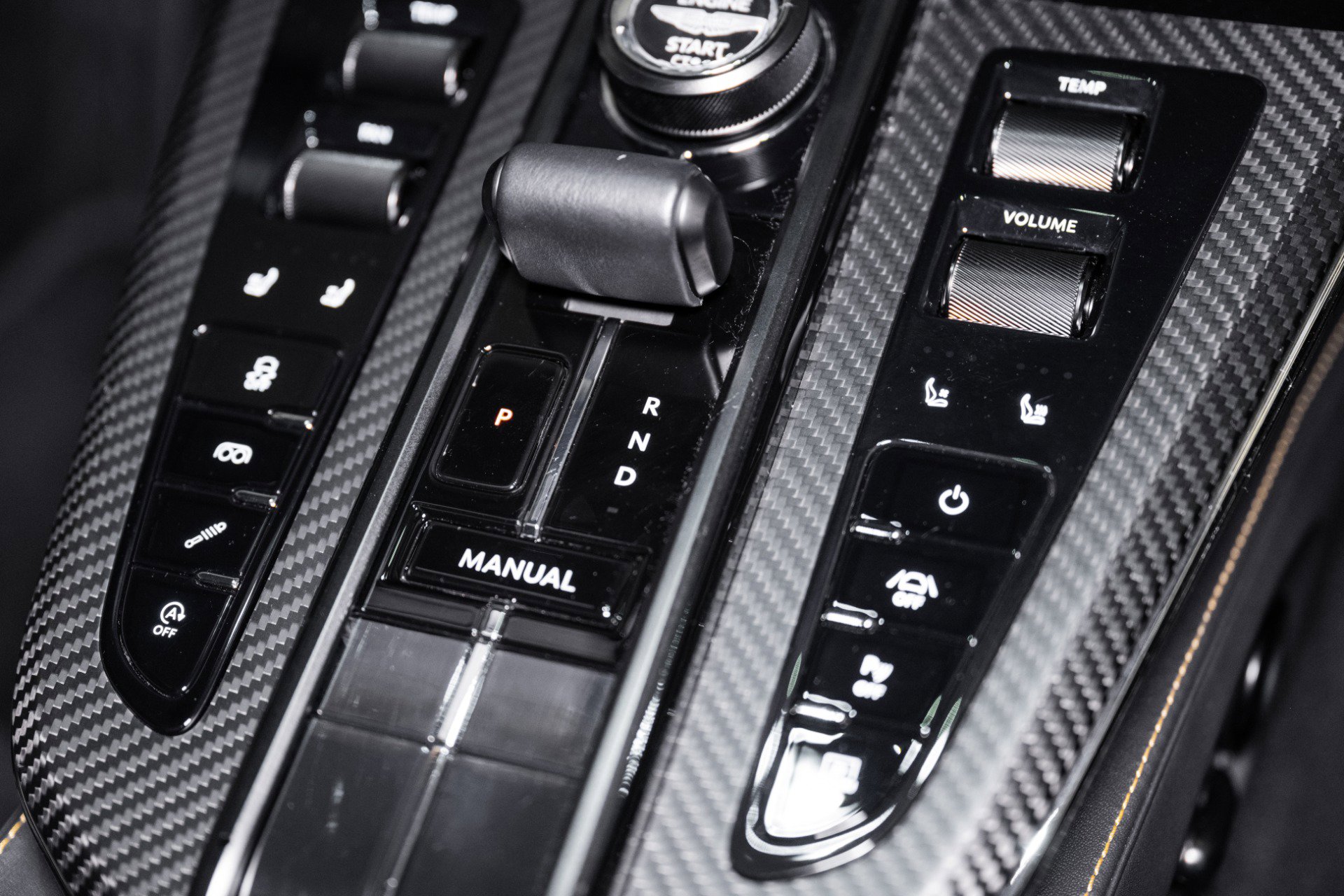 Used 2025 Aston Martin V8 Vantage Coupe image 28