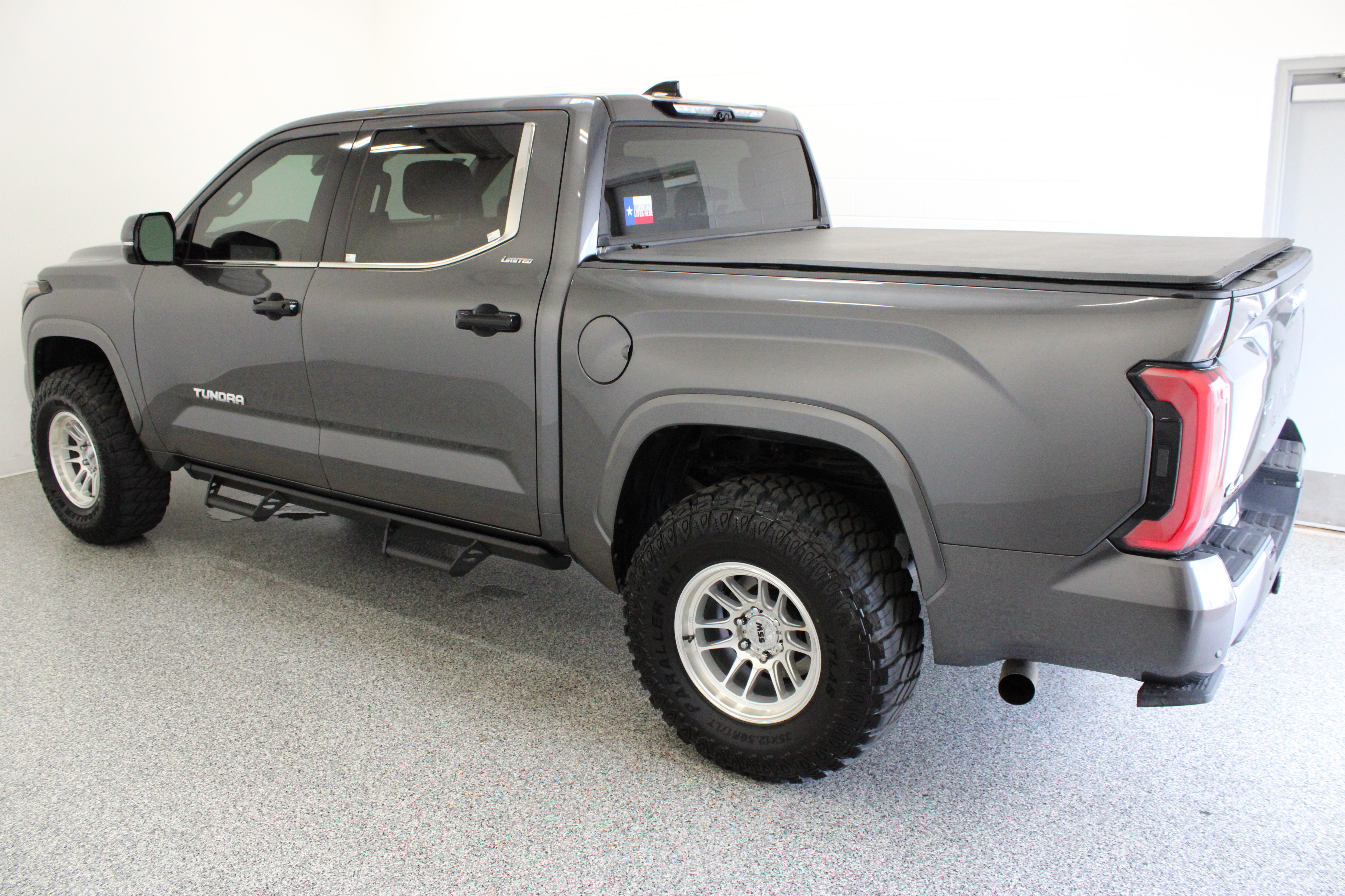 Used 2023 Toyota Tundra Limited AWD/4WD image 10