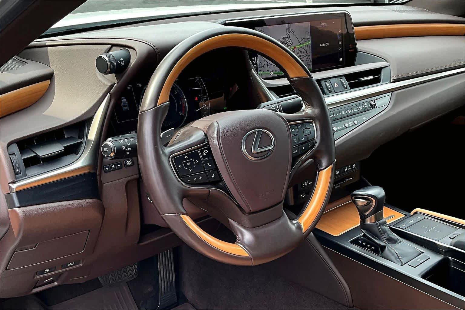 Used 2020 Lexus ES 350 w/ Luxury Package FWD image 17