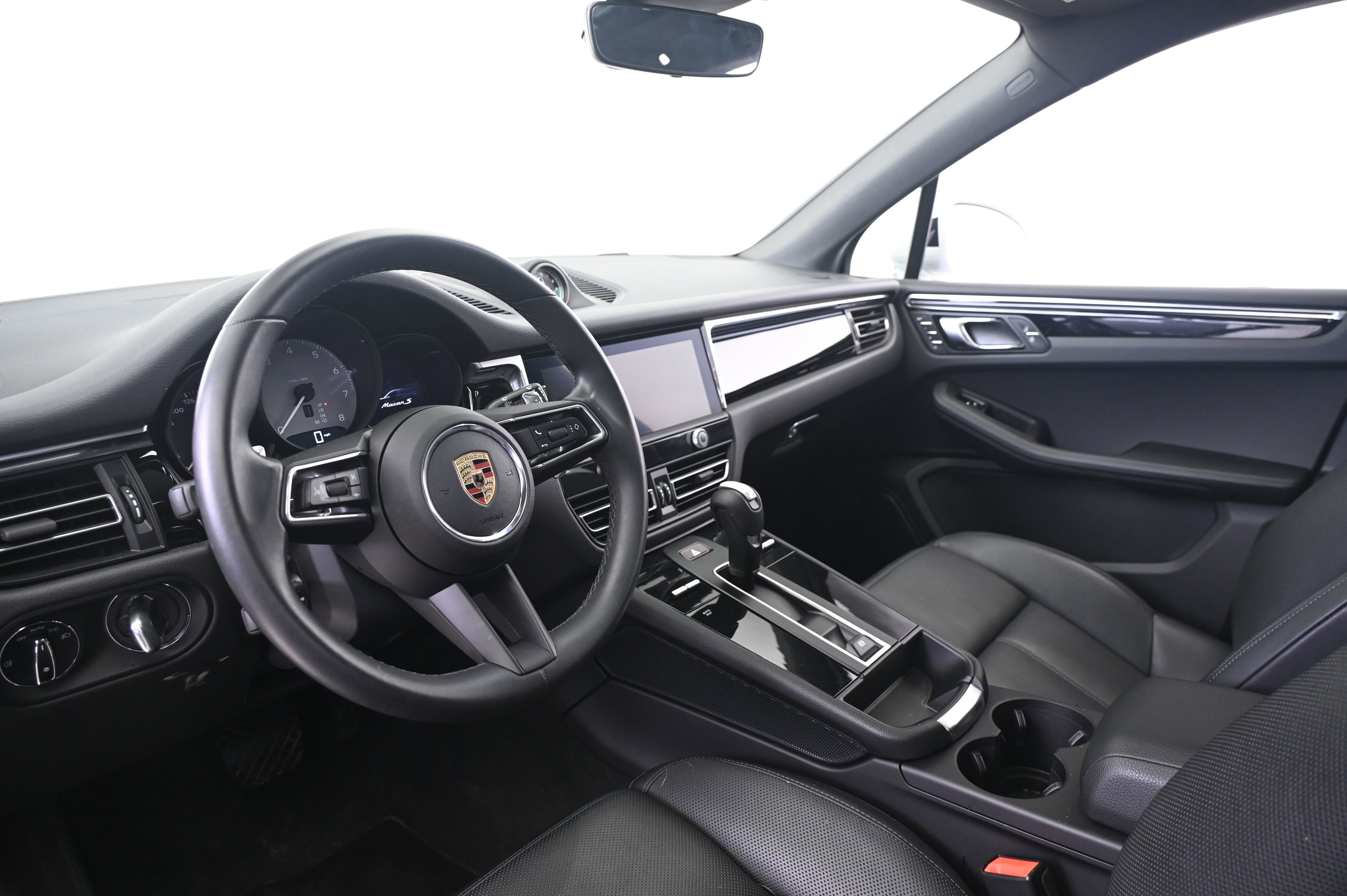 Certified 2024 Porsche Macan S AWD/4WD image 4