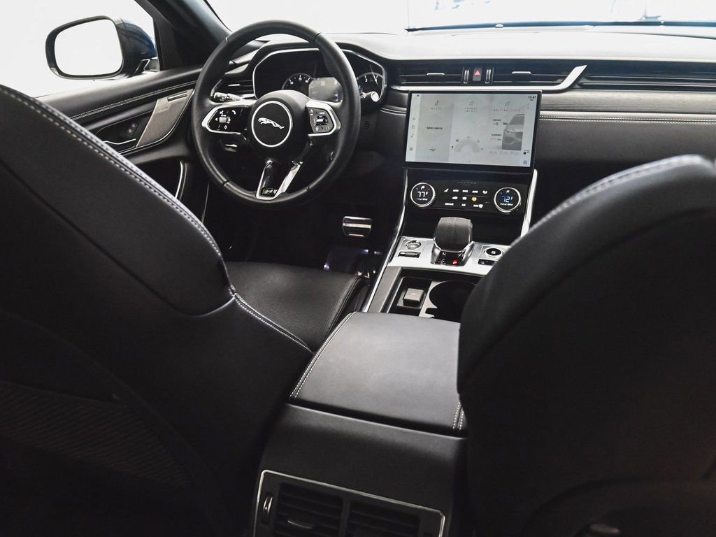 Used 2023 Jaguar XF R-Dynamic SE image 32