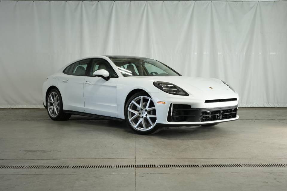 Certified 2025 Porsche Panamera 4 AWD/4WD image 9