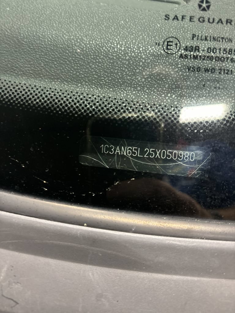 Used 2005 Chrysler Crossfire Limited RWD image 40