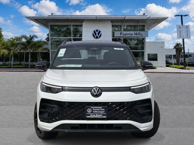 New 2026 Volkswagen Tiguan SE R-Line FWD image 2