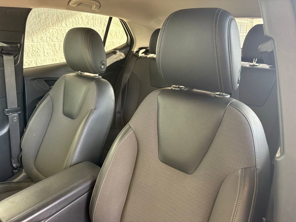 Used 2021 Buick Encore GX Preferred w/ Sport Touring Package AWD/4WD image 2