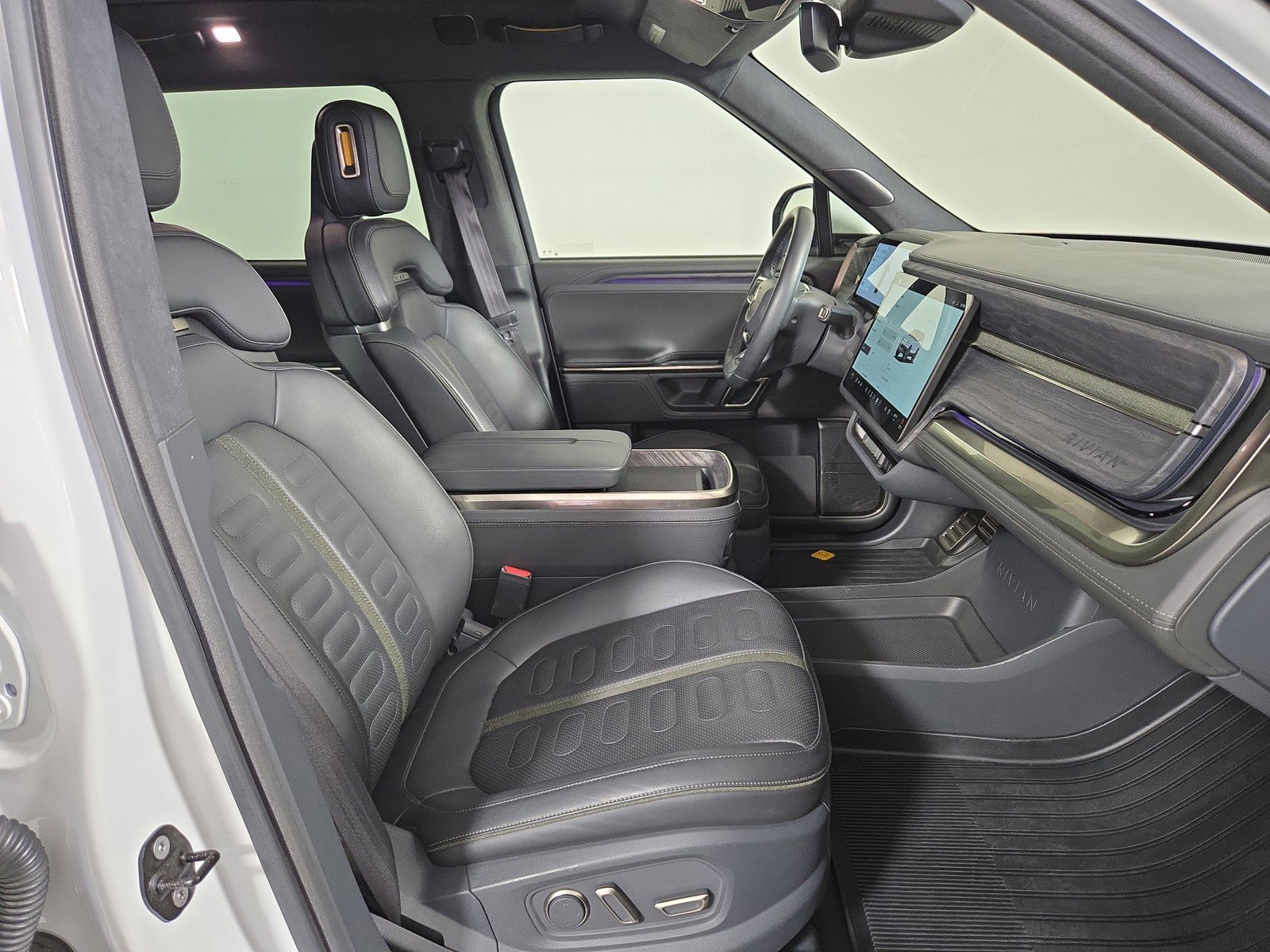 Used 2022 Rivian R1S Launch Edition image 24