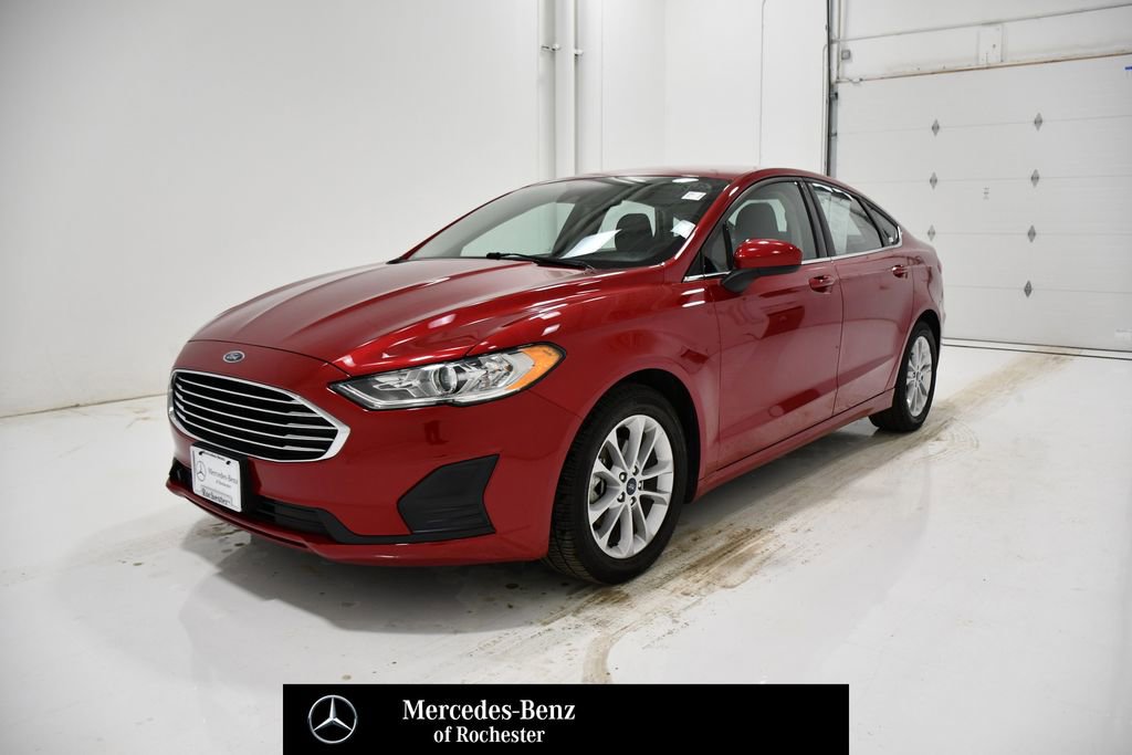 Used 2020 Ford Fusion SE image 1