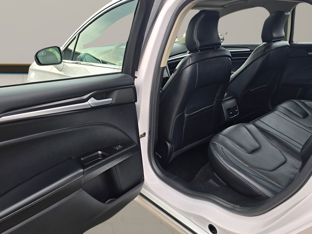 Used 2018 Ford Fusion Titanium image 12