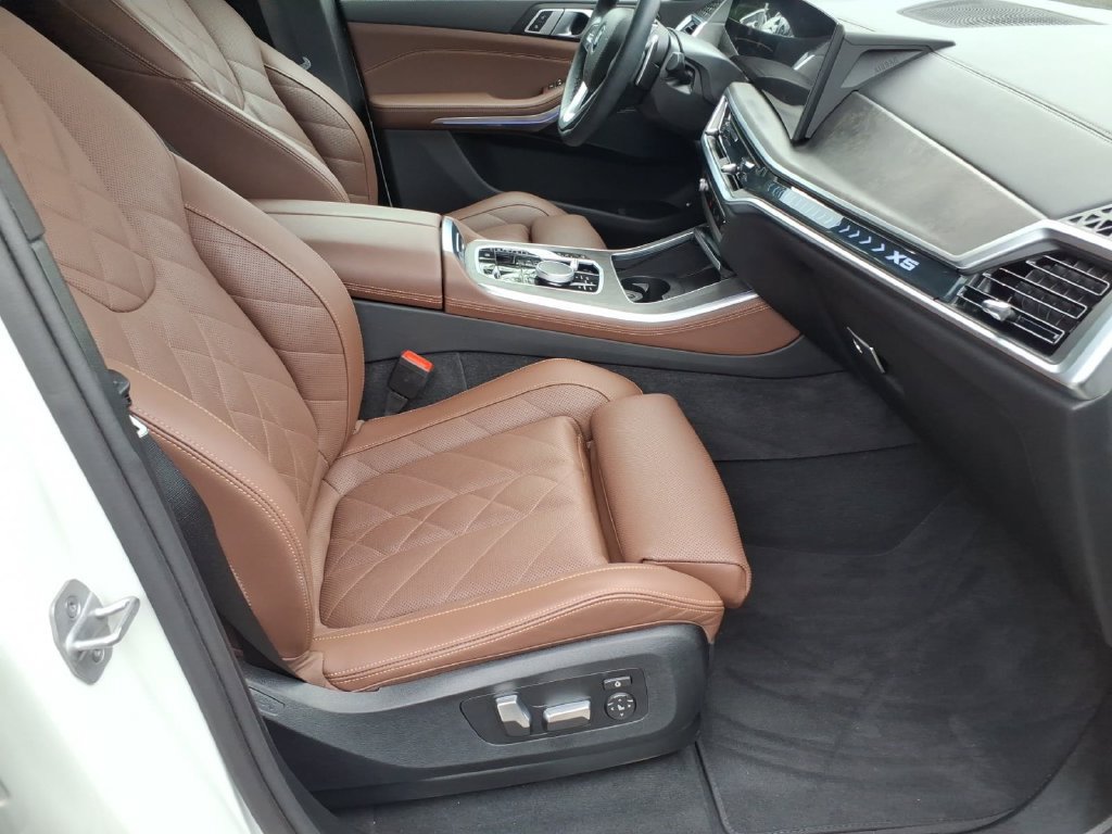 Used 2025 BMW X5 xDrive50e AWD/4WD image 8