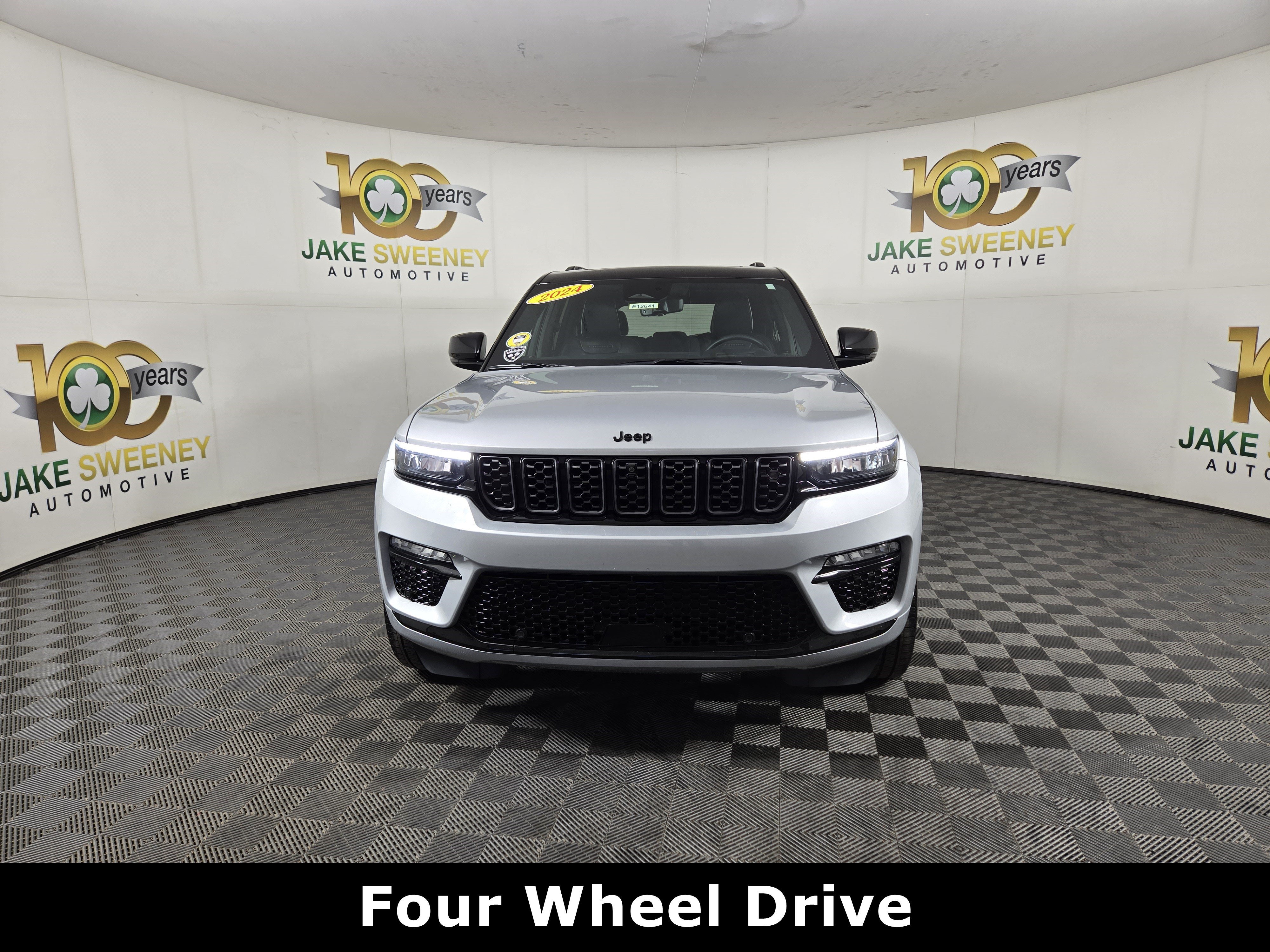 Certified 2024 Jeep Grand Cherokee Summit AWD/4WD image 3