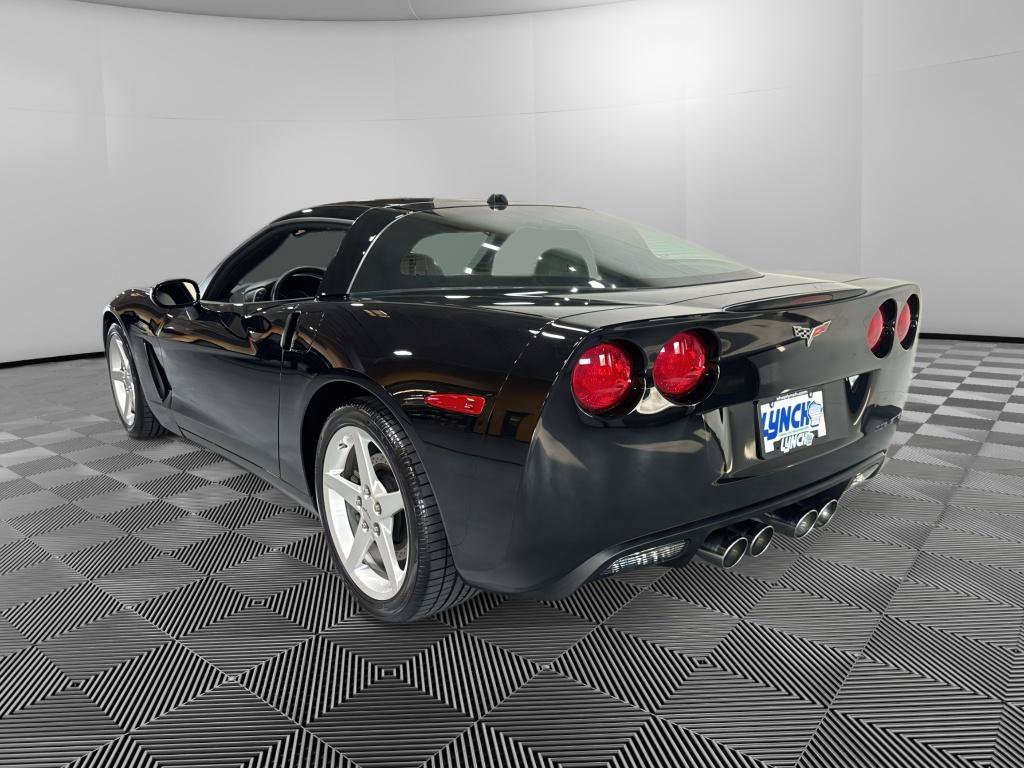 Used 2005 Chevrolet Corvette Coupe w/ Preferred Equipment Group RWD image 3