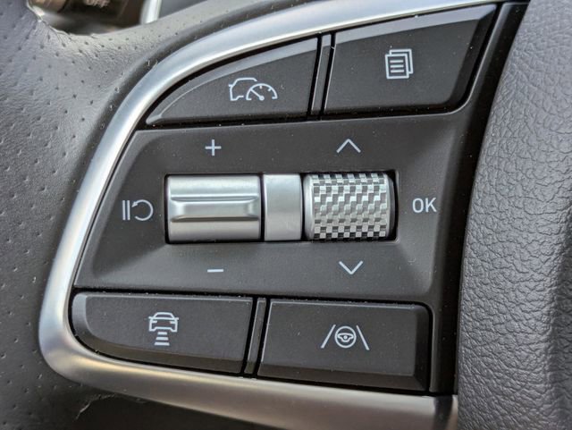 Used 2025 Genesis G70 2.5T image 24