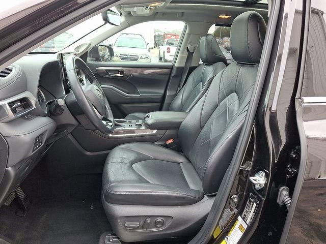 Used 2022 Toyota Highlander Platinum image 11