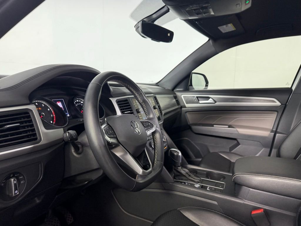 Used 2021 Volkswagen Atlas Cross Sport SE w/ 20" Black Wheels Package FWD image 21