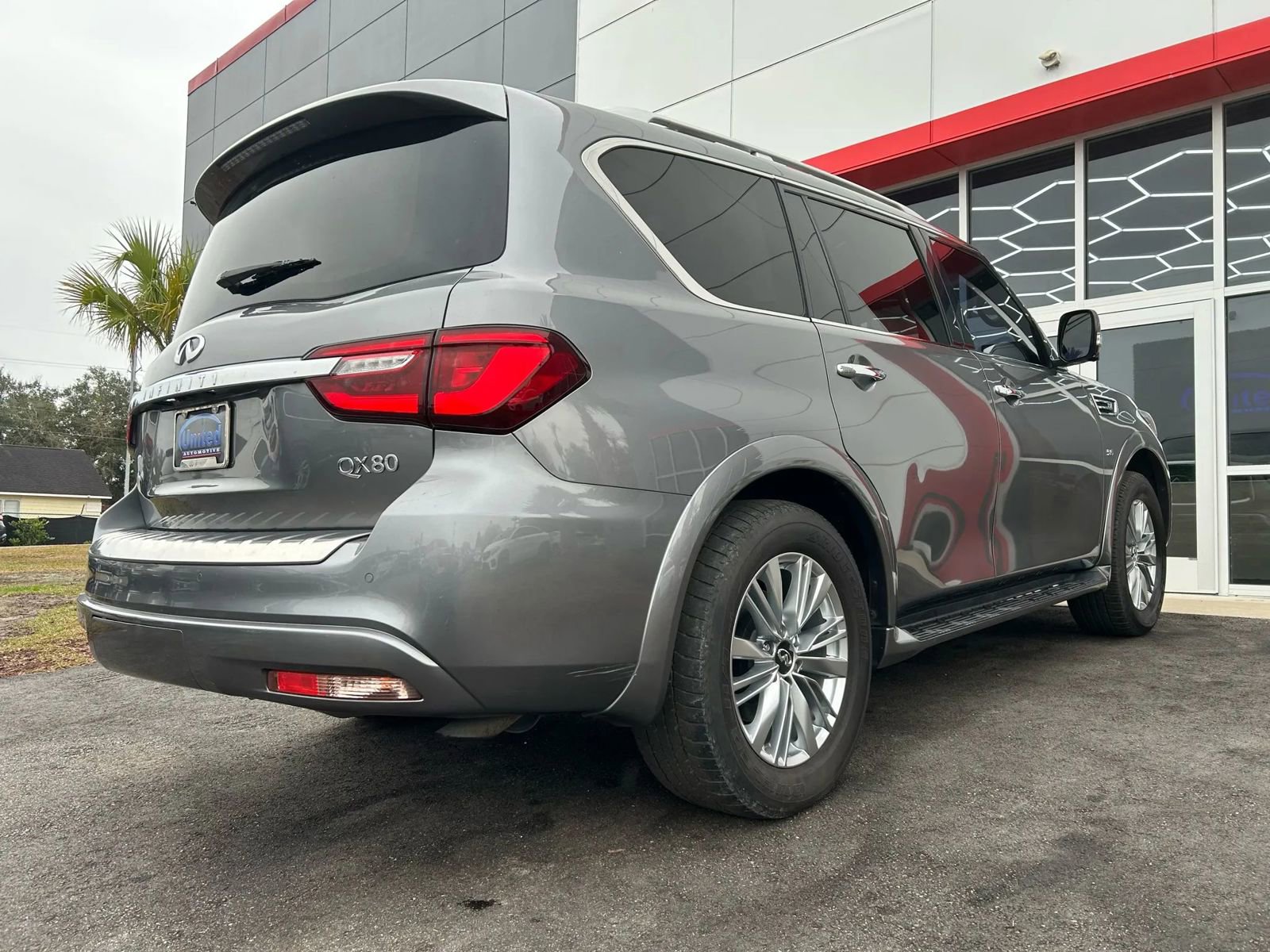 Used 2018 INFINITI QX80 2WD w/ Driver Assistance Package image 4