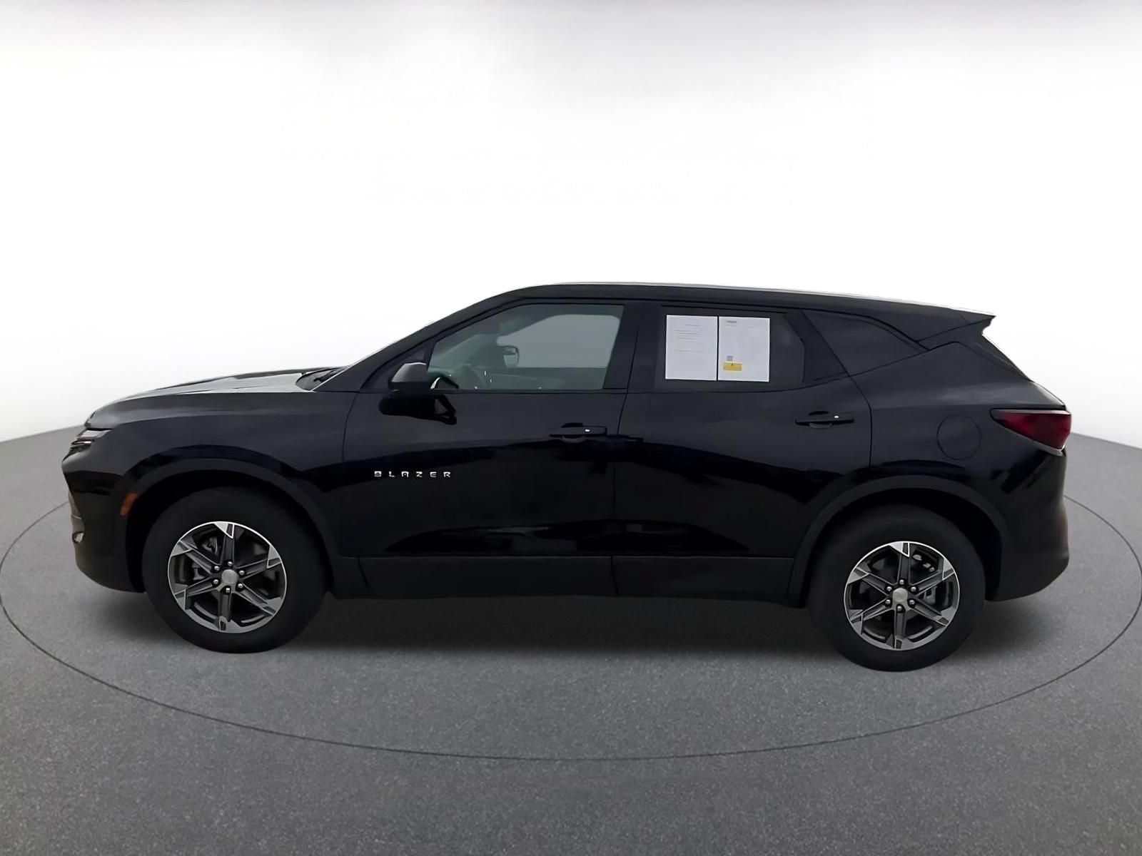 Used 2025 Chevrolet Blazer LT FWD image 9