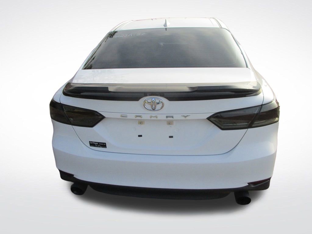 Used 2020 Toyota Camry LE image 8
