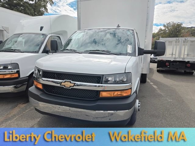Used 2024 Chevrolet Express 4500 w/ Power Convenience Package RWD image 8