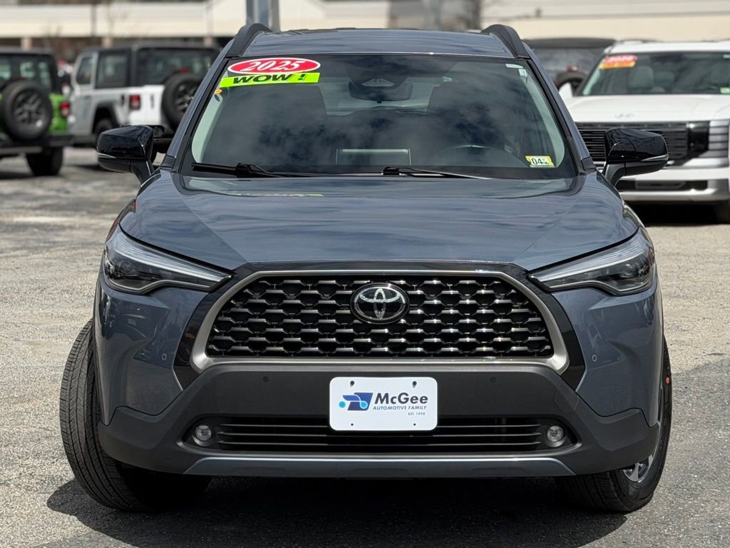 Used 2025 Toyota Corolla Cross XLE AWD/4WD image 2