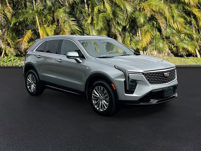 Used 2025 Cadillac XT4 Premium Luxury image 2