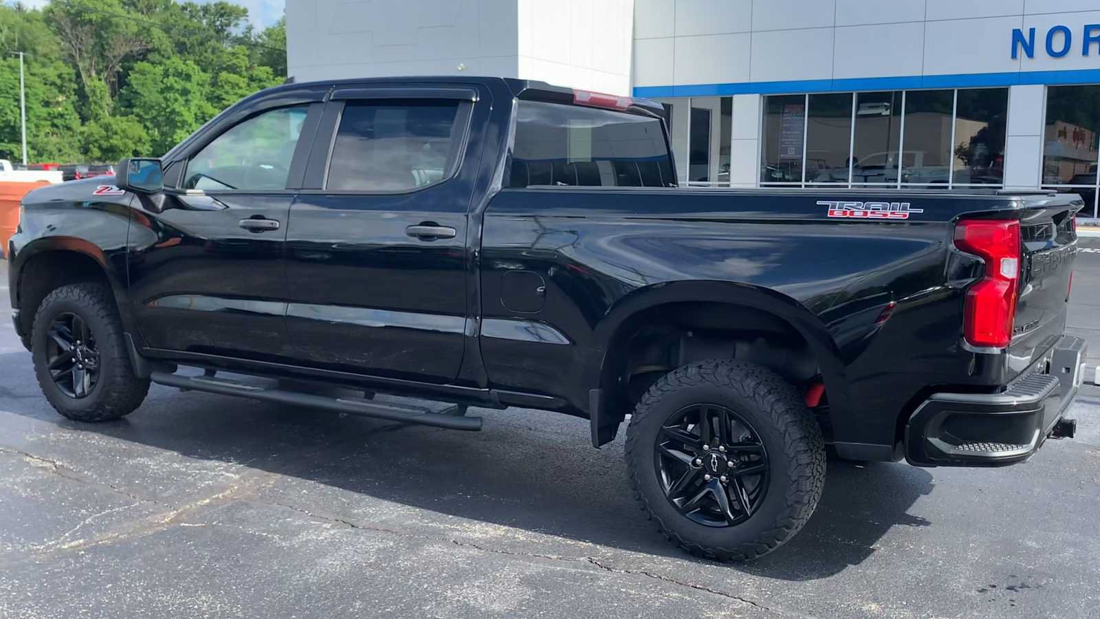 Certified 2021 Chevrolet Silverado 1500 Custom Trail Boss w/ LPO, Dark Essentials Package AWD/4WD image 6