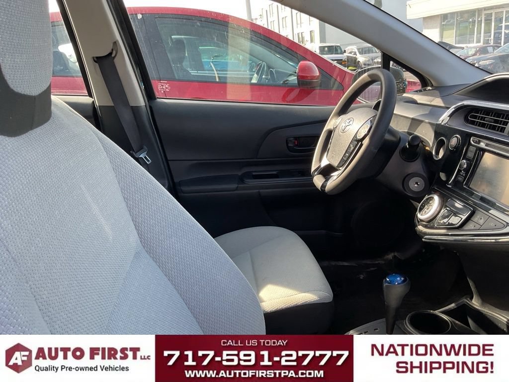 Used 2018 Toyota Prius C One FWD image 15