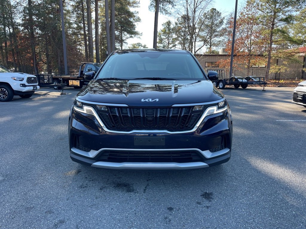 Certified 2023 Kia Carnival LX image 3