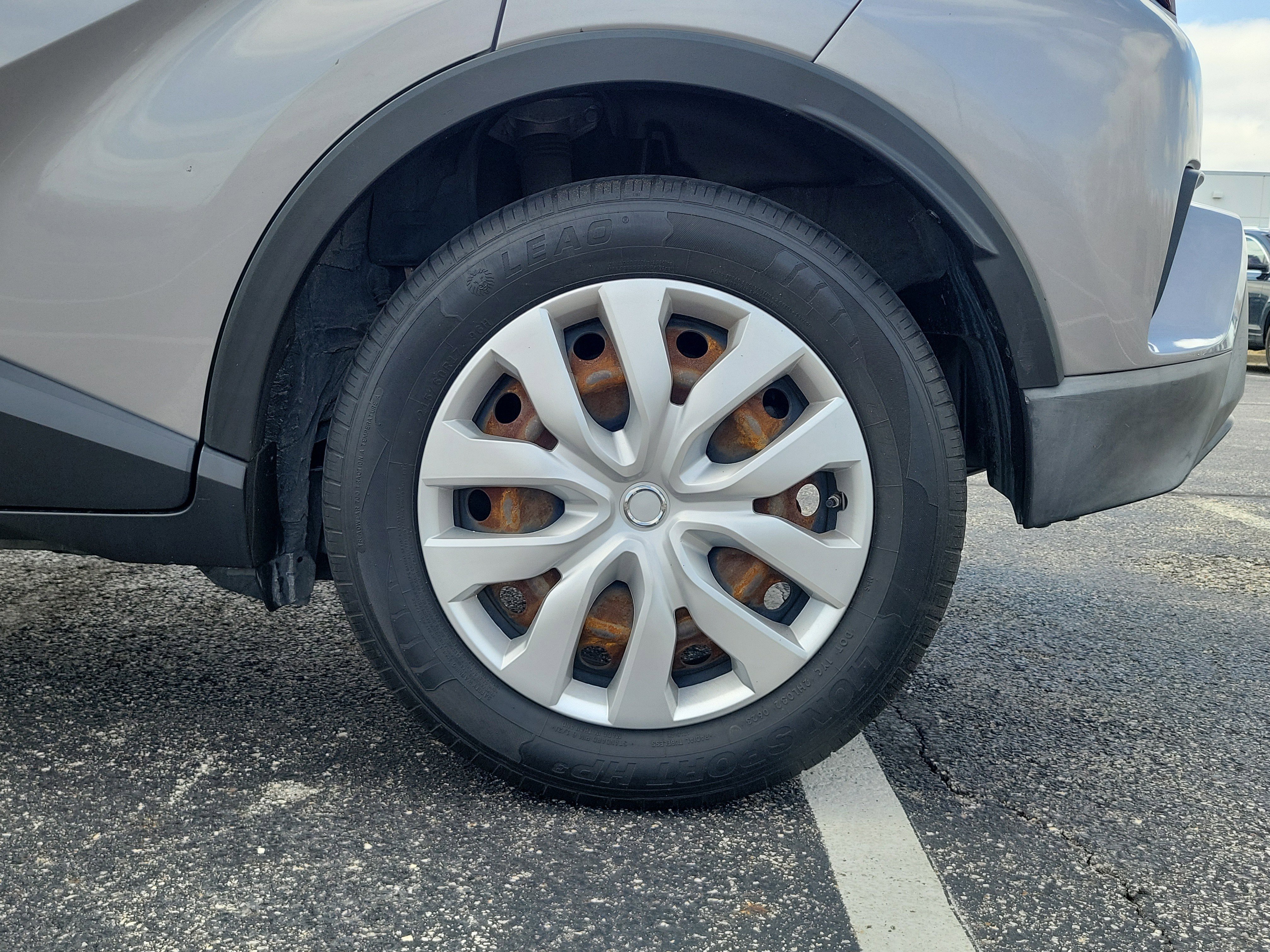 Used 2020 Toyota C-HR LE image 5