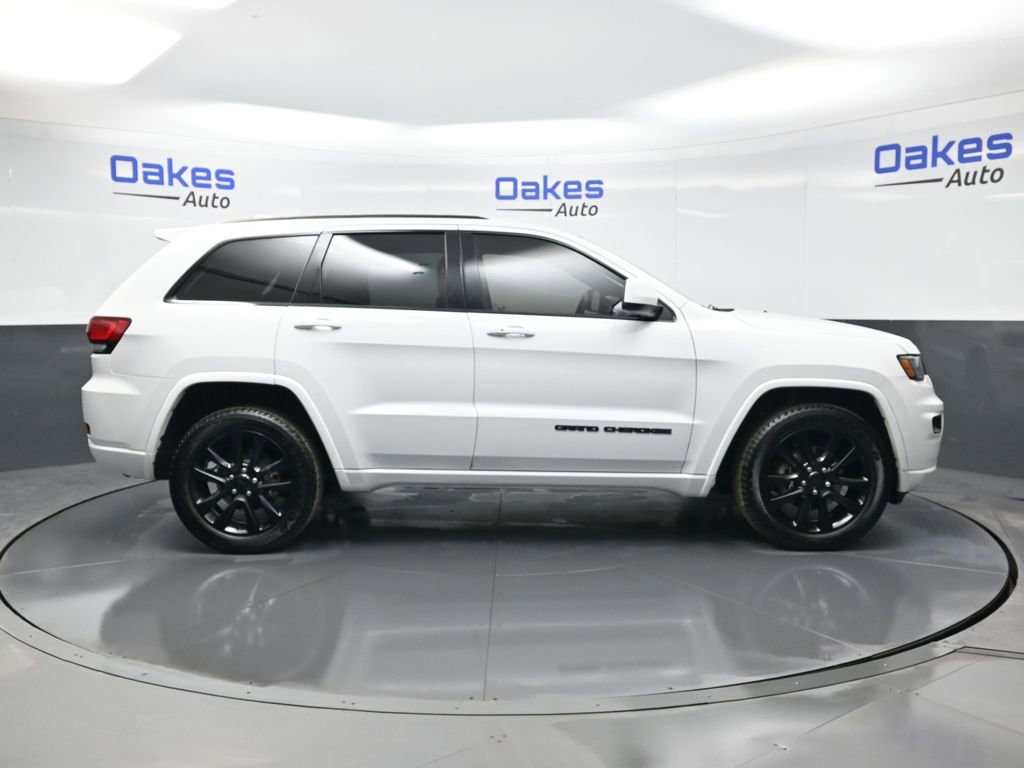 Used 2018 Jeep Grand Cherokee Altitude image 9