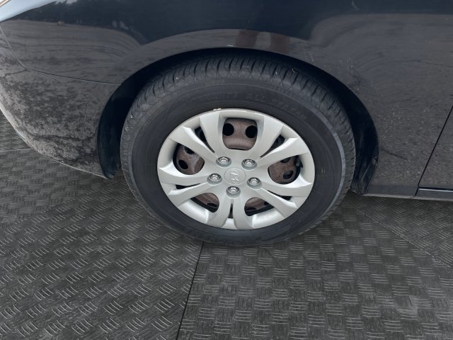Used 2010 Hyundai Elantra GLS FWD image 14