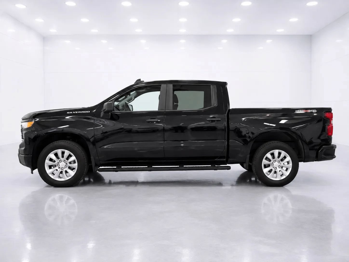 Used 2024 Chevrolet Silverado 1500 Custom AWD/4WD image 2