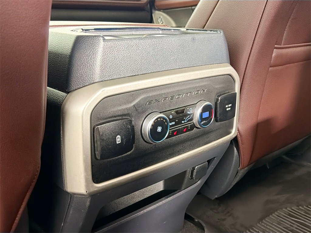 Used 2024 Ford Expedition Limited image 23