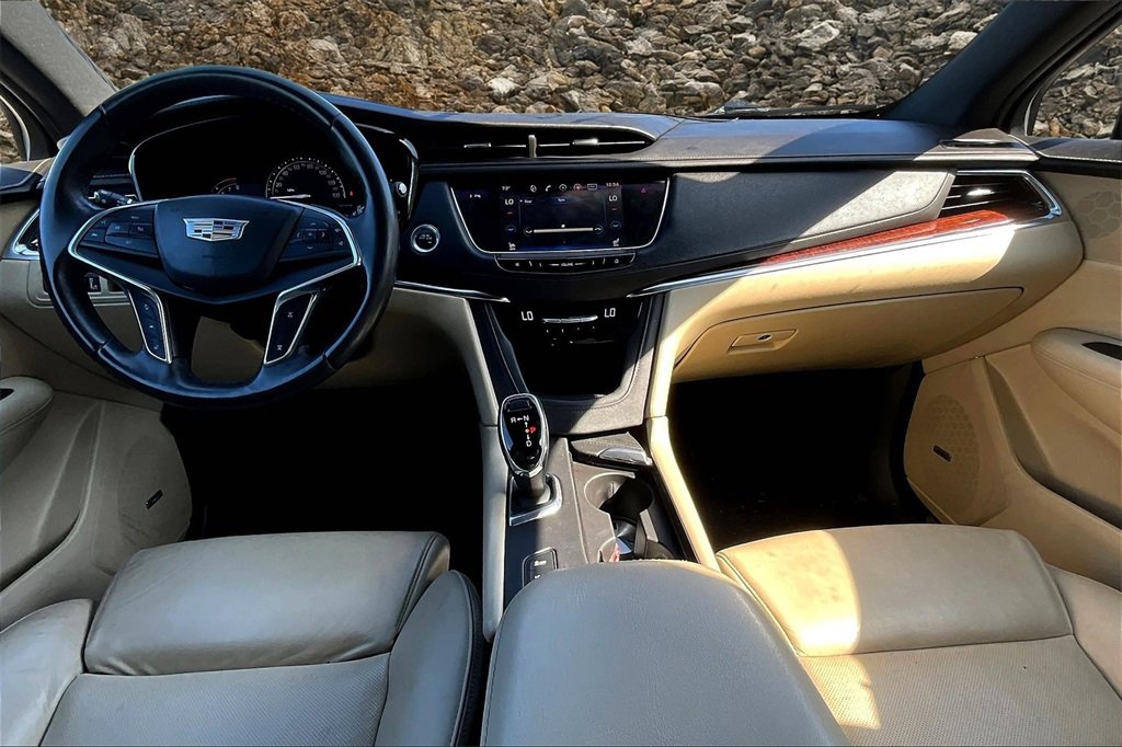 Used 2017 Cadillac XT5 Luxury w/ Driver Awareness Package image 14