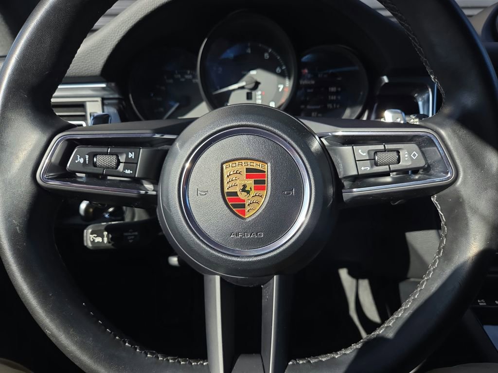 Certified 2022 Porsche Macan image 9