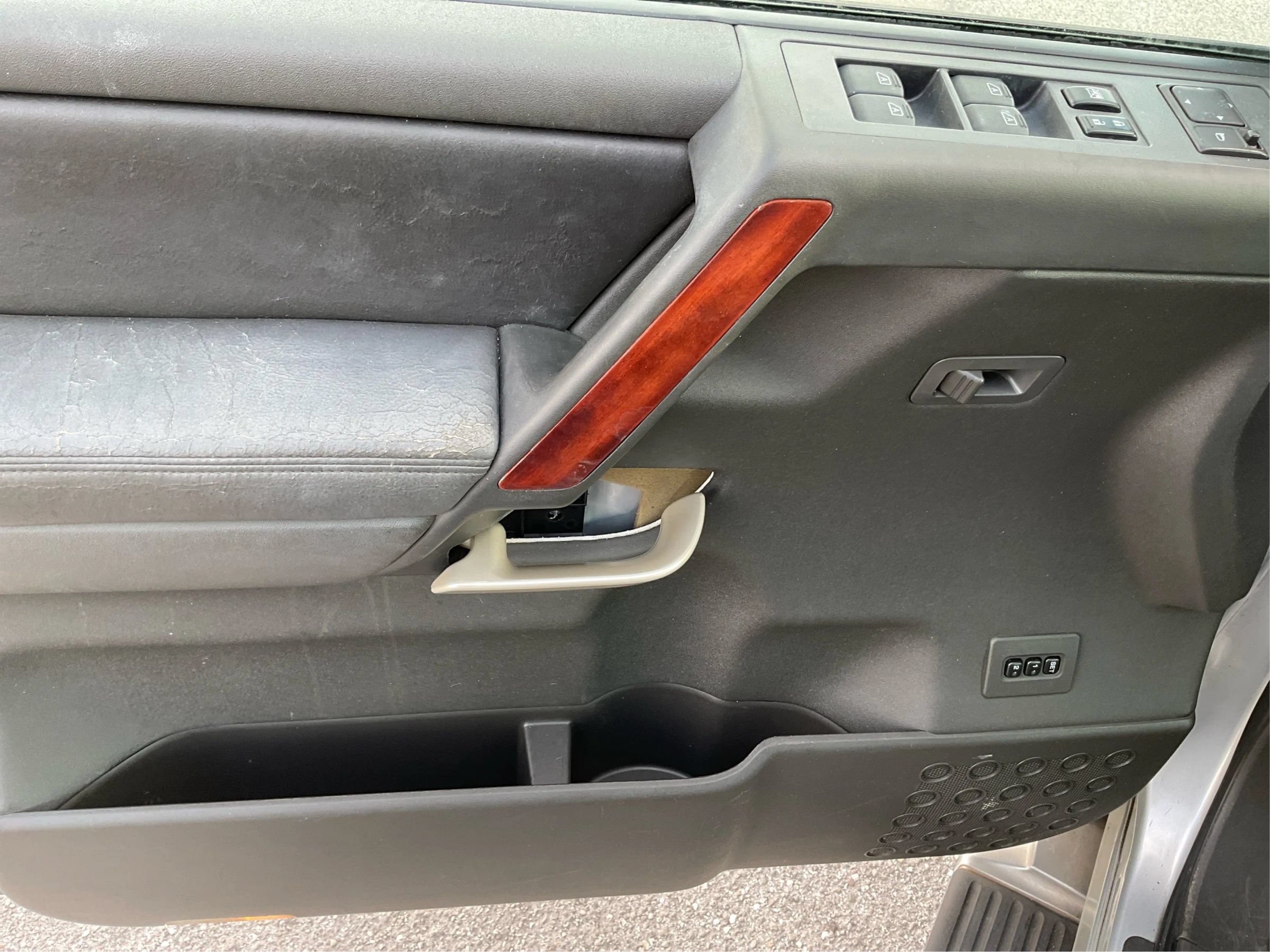 Used 2004 INFINITI QX56 2WD w/ Smart Vision Pkg image 19