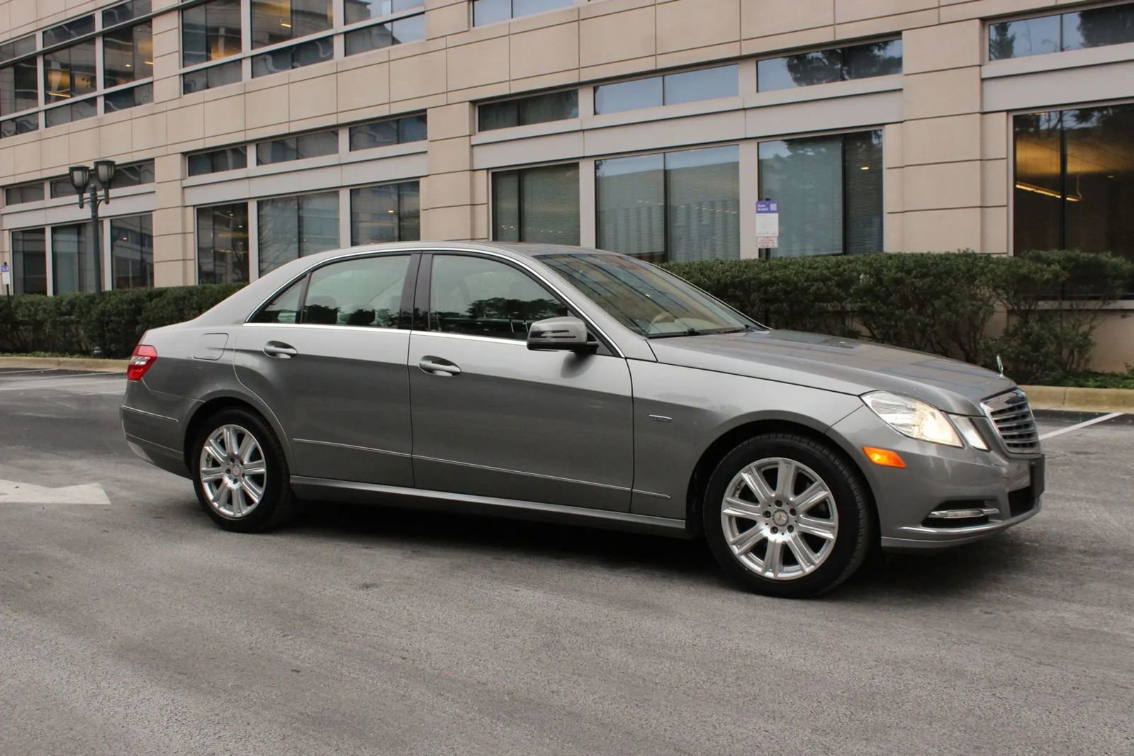 Used 2012 Mercedes-Benz E 350 4MATIC Sedan image 2