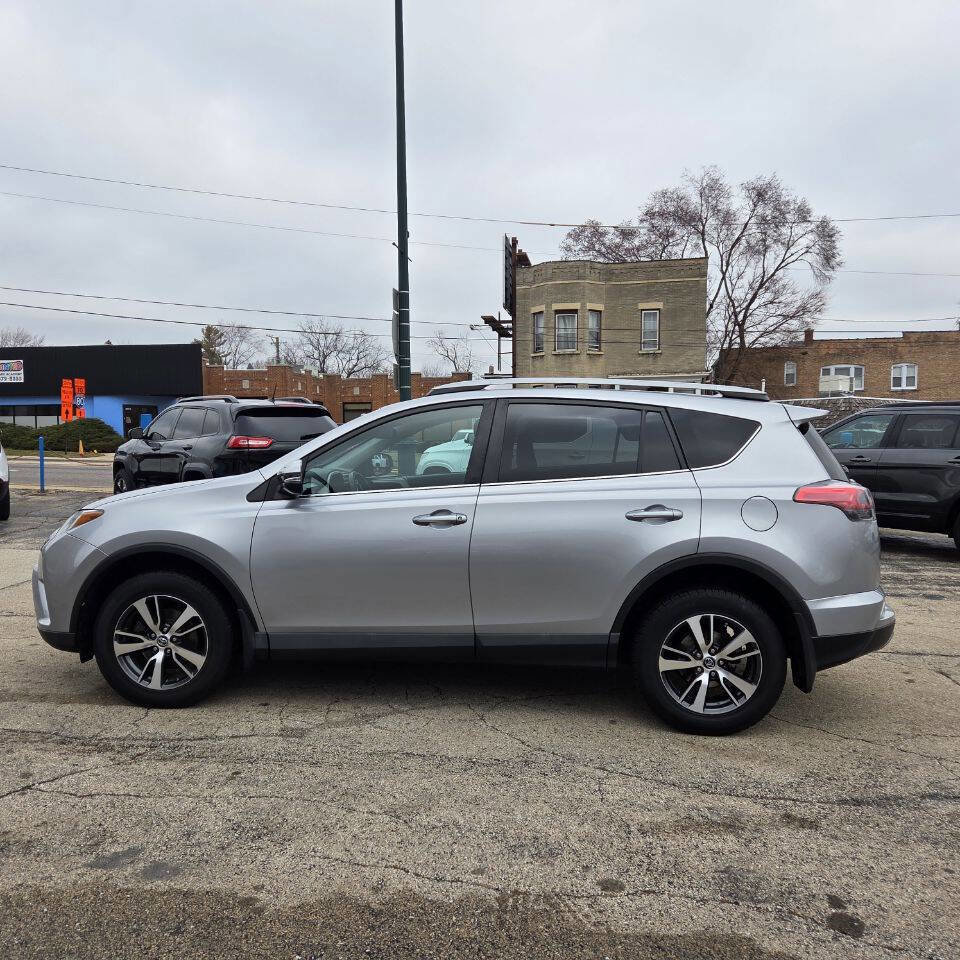 Used 2017 Toyota RAV4 XLE AWD/4WD image 14