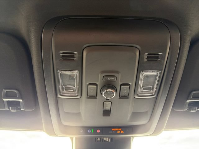 Used 2025 GMC Yukon XL Denali AWD/4WD image 12