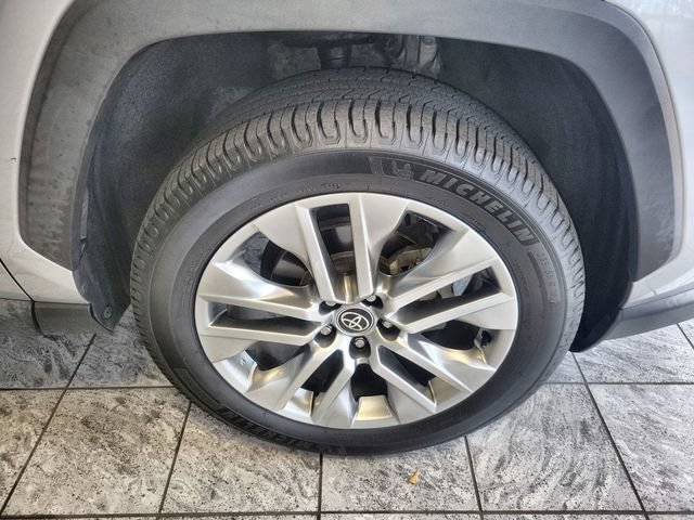 Used 2022 Toyota RAV4 XLE Premium FWD image 10